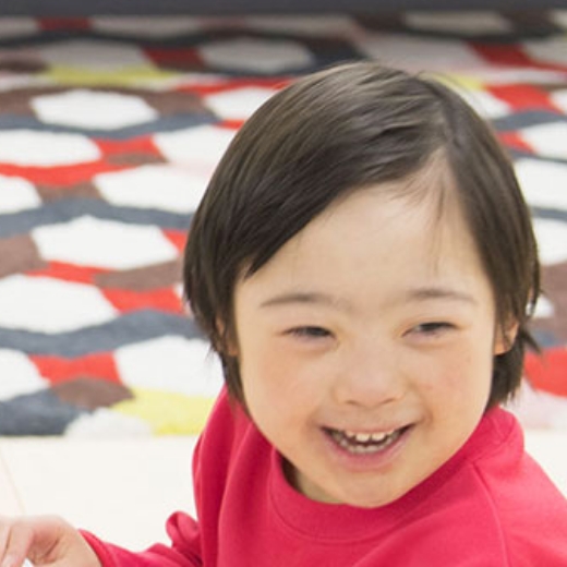講座中の子どもの笑顔